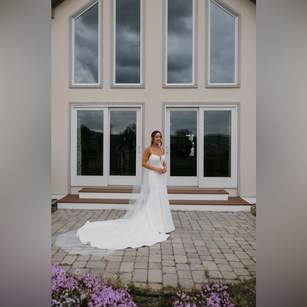 Essence of Australia wedding dress! Size 2